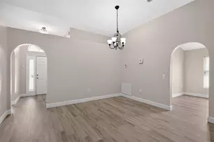 2417 Sandridge Cir, Eustis, FL 32726 - Photo 9