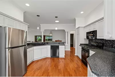 556 Kingston Way, The Villages, FL 32162 - Photo 3
