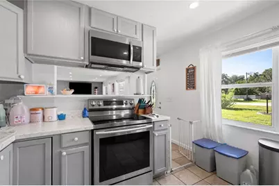 1056 Cr 463, Lake Panasoffkee, FL 33538 - Photo 9
