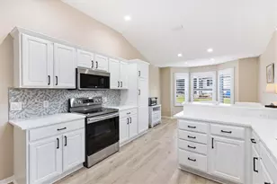 17966 SE 85th Causton Ct, The Villages, FL 32162 - Photo 13
