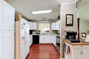 1157 Capella Dr, Tavares, FL 32778 - Photo 5