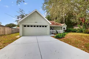 40107 Oakridge Dr, Lady Lake, FL 32159 - Photo 1