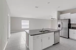 39895 Harvest Creek Ln, Zephyrhills, FL 33540 - Photo 5