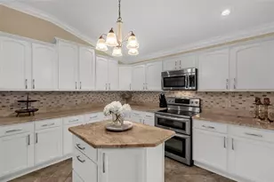 694 Avecilla Dr, The Villages, FL 32162 - Photo 13