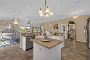 694 Avecilla Dr, The Villages, FL 32162 - Photo 15