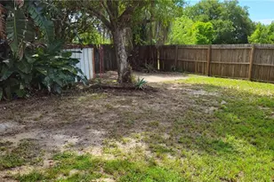 931 Cedar Cir, Tavares, FL 32778 - Photo 7