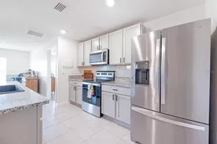 8574 Triumph Cir, Wildwood, FL 34785 - Photo 3