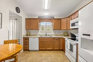 2527 Botello Ave, The Villages, FL 32162 - Photo 9