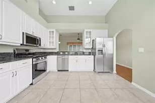 5596 Freeport Dr, Tavares, FL 32778 - Photo 5