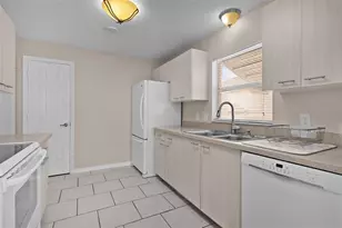 1023 Avalon Ave, Lady Lake, FL 32159 - Photo 15