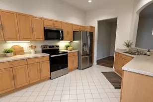 39905 Bayview Dr, Lady Lake, FL 32159 - Photo 3