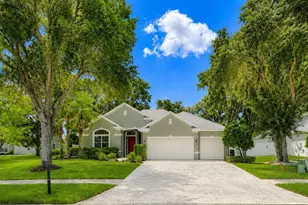 105 E Blue Water Edge Dr, Eustis, FL 32736 - Photo 1