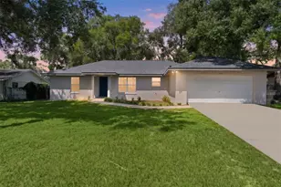36127 Pinetree St, Fruitland Park, FL 34731 - Photo 1