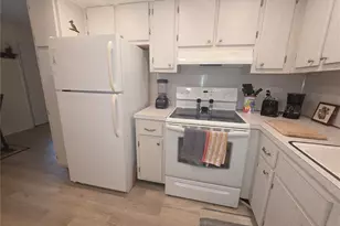 8454 111th St, Seminole, FL 33772 - Photo 7