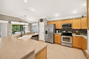2425 Boiling Springs Ct, The Villages, FL 32162 - Photo 3