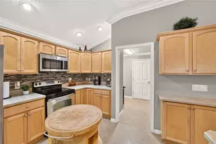 2425 Boiling Springs Ct, The Villages, FL 32162 - Photo 37