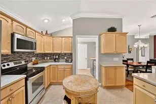 2425 Boiling Springs Ct, The Villages, FL 32162 - Photo 15