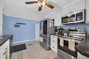 219 Paradise S, Leesburg, FL 34788 - Photo 9