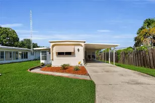 24631 Palmetto Dr, Leesburg, FL 34748 - Photo 1