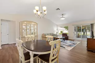 915 Ventura Dr, Lady Lake, FL 32159 - Photo 9