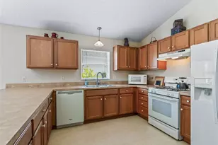 17535 SE 84th Foxgrove Ave, The Villages, FL 32162 - Photo 9