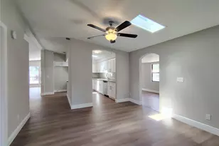 702 Turnberry Ln, Lady Lake, FL 32159 - Photo 7