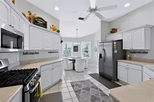 633 Cokesbury Dr, The Villages, FL 32162 - Photo 7
