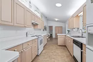 9475 SE 136th Pl, Summerfield, FL 34491 - Photo 15
