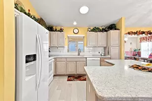 1507 Barrera Ct, The Villages, FL 32159 - Photo 11