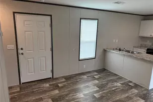 1129 NW 12th Ln, Lake Panasoffkee, FL 33538 - Photo 9