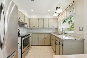 1426 Crestview Dr, Mount Dora, FL 32757 - Photo 9