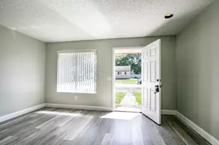 424 E Rosewood Ln, Tavares, FL 32778 - Photo 3