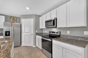 8510 Triumph Cir, Wildwood, FL 34785 - Photo 21