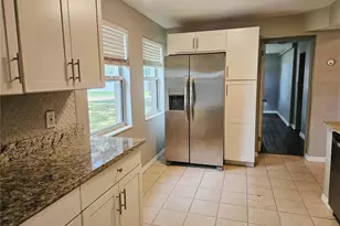 4042 Dartmouth Ave N, Saint Petersburg, FL 33713 - Photo 11