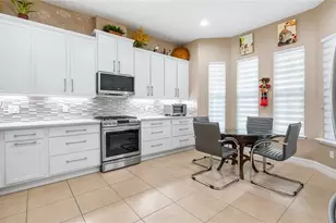 187 Balmy Coast Rd, Groveland, FL 34736 - Photo 3