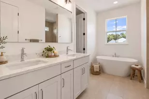 10720 Philips Landing Ct, Webster, FL 33597 - Photo 5
