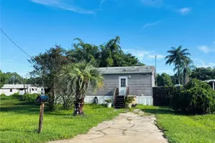 13709 Woodland Dr, Astatula, FL 34705 - Photo 1