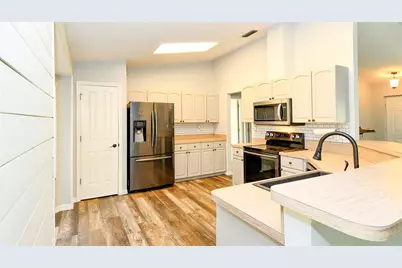 12525 Pine Glen Drive, Leesburg, FL 34788 - Photo 3