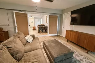 7413 Lakeshore Dr, Tampa, FL 33604 - Photo 13