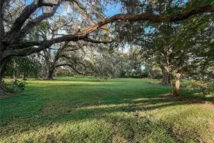 7413 Lakeshore Dr, Tampa, FL 33604 - Photo 23