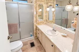 419 Sinclair Cir, Tavares, FL 32778 - Photo 15