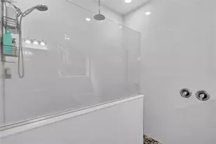30308 Island Club Dr, Tavares, FL 32778 - Photo 29