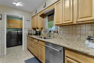 521 E Mirror Lake Dr, Fruitland Park, FL 34731 - Photo 15