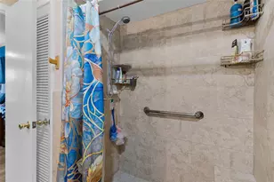 521 E Mirror Lake Dr, Fruitland Park, FL 34731 - Photo 25