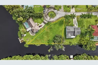 261 Alameda Avenue, Fort Myers, FL 33905 - Photo 1