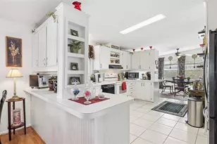 1433 Elkhart Cir, Tavares, FL 32778 - Photo 9