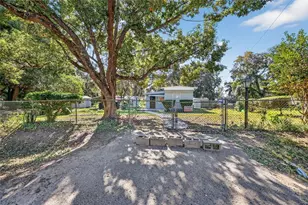 10438 SE 130th Pl, Ocklawaha, FL 32179 - Photo 3