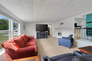 1405 Westland Dr, Tavares, FL 32778 - Photo 9