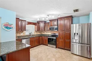 101 W Lemon St, Lady Lake, FL 32159 - Photo 15