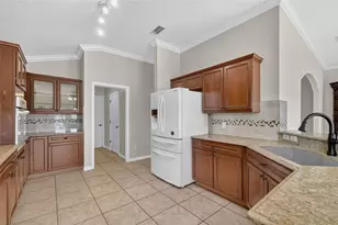 2334 Ambler Cir, The Villages, FL 32162 - Photo 9
